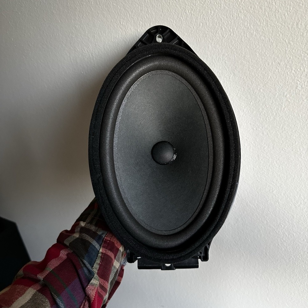 GENUINE 2019-2023 Cadillac Chevrolet GMC Front Door Audio Speaker 23364498‎